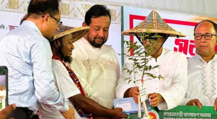 কুমিল্লায় কৃষক কার্ড বিতরণ, সরাসরি সহায়তা নিশ্চিতের আশ্বাস কৃষিমন্ত্রীর